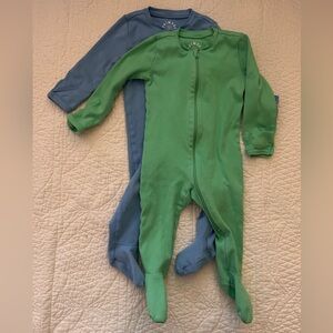 2 Primary Footed Pajamas 6-9M